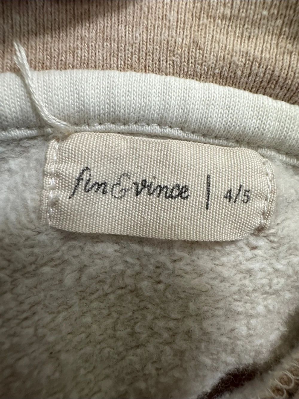 🍓 Fin & Vince Sweatshirt